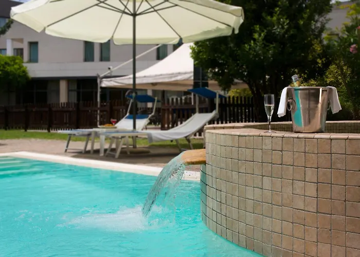 Voco & Congressi By Ihg מלון פארמה