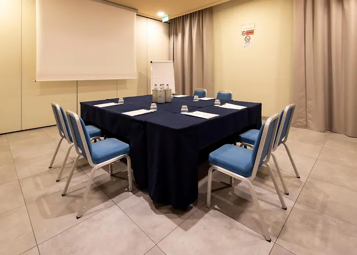 Voco & Congressi By Ihg מלון פארמה