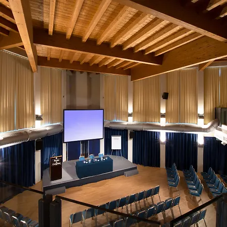 & Congressi 4* Парма