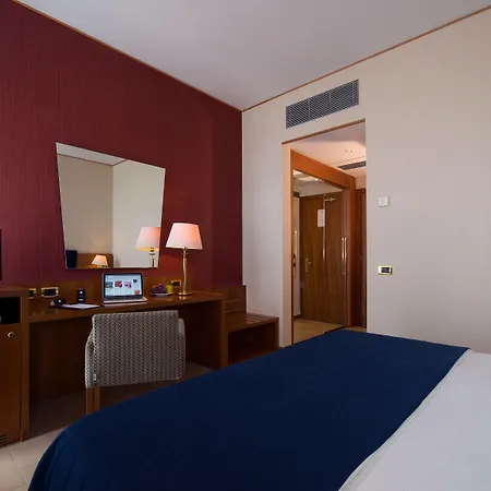 & Congressi 4* Парма