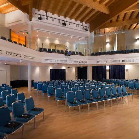 فندق سي دي إتش بارما إي كونجرسي فندق