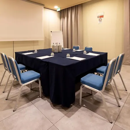 Voco & Congressi By Ihg Отель Парма