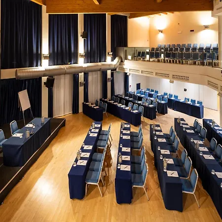 Voco & Congressi By Ihg 4* Парма
