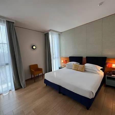 ホテル Voco & Congressi By Ihg 4*