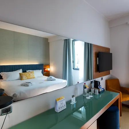 Voco & Congressi By Ihg 4* Парма