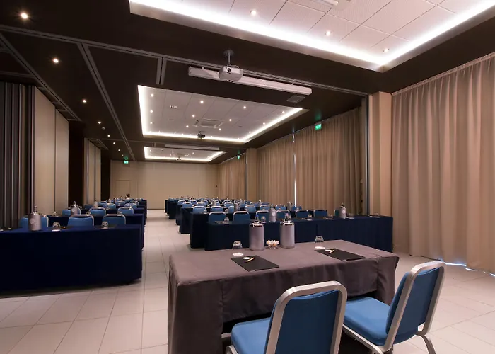 فندق سي دي إتش بارما إي كونجرسي 4*