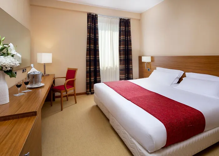 فندق سي دي إتش بارما إي كونجرسي