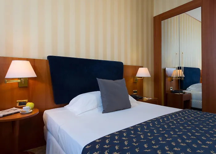 فندق سي دي إتش بارما إي كونجرسي بارما